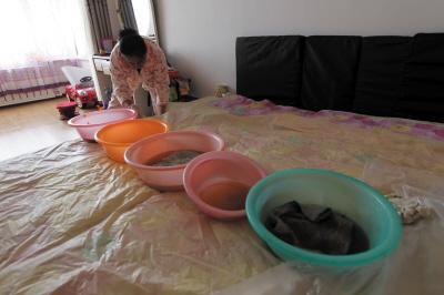镇海楼上漏水，住户失联，小区没物管，业主维权难！律师来支招……